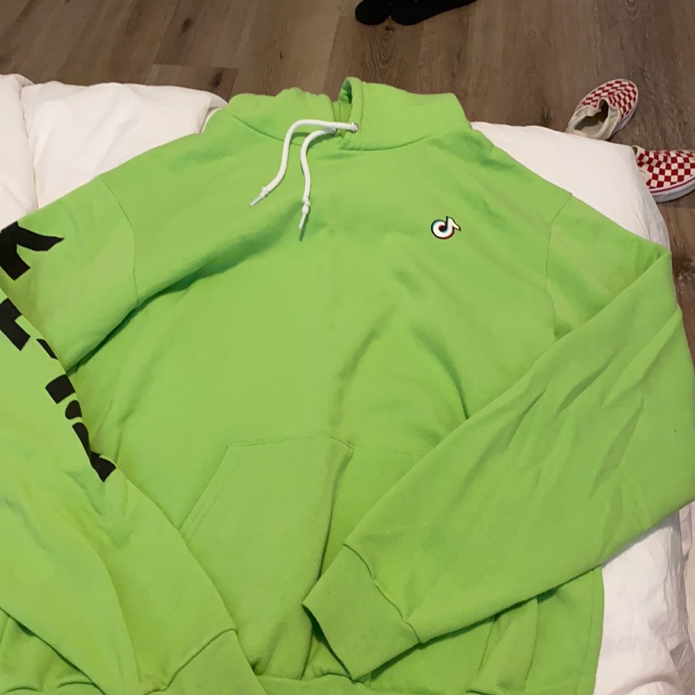 Tiktok size large green sweatshirt